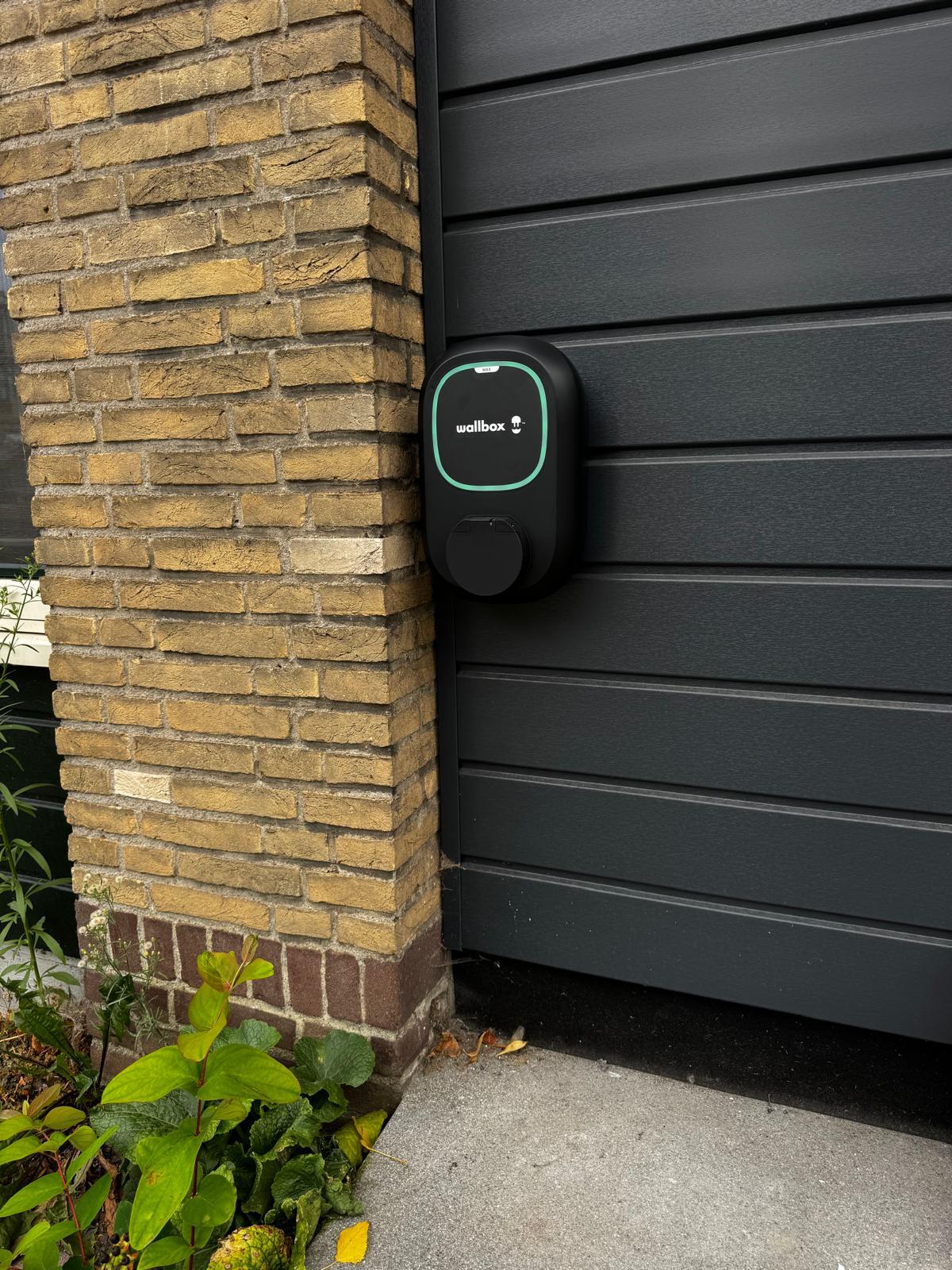 vooraanzicht wallbox pulsar max